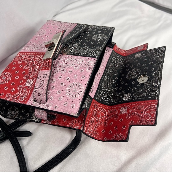 STEVE MADDEN Dignify Bandana Print Red, White and Black Crossbody Purse - Picture 6 of 13